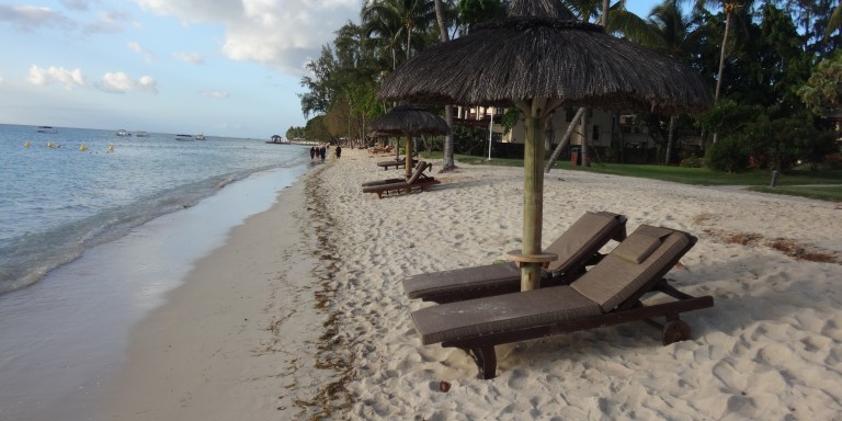 Strandbereich - Entspannung am Strand des Sofitel Imperial.